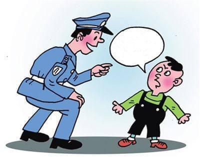 小明的爸爸是警察，他眼看着儿子偷了一样东西 小明偷了一样东西