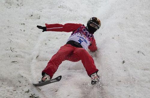 梦见滑雪摔倒预示着什么?有什么特殊意思? 年轻人突然摔倒预示着什么
