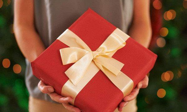 给女生送什么礼物最实用又最能装逼呢? 送女生什么礼物比较实用
